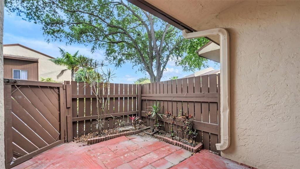 1153 Hampton Blvd - Photo 3 of 7