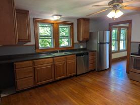 31 Pine St #B - Photo 1 of 1
