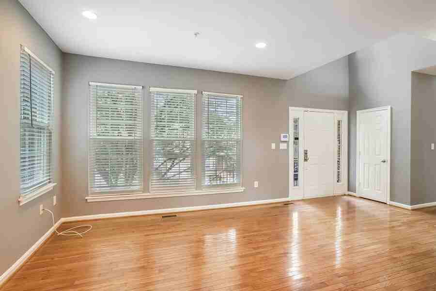 3322 Oxon Run Road Southeast - Photo 4 of 50