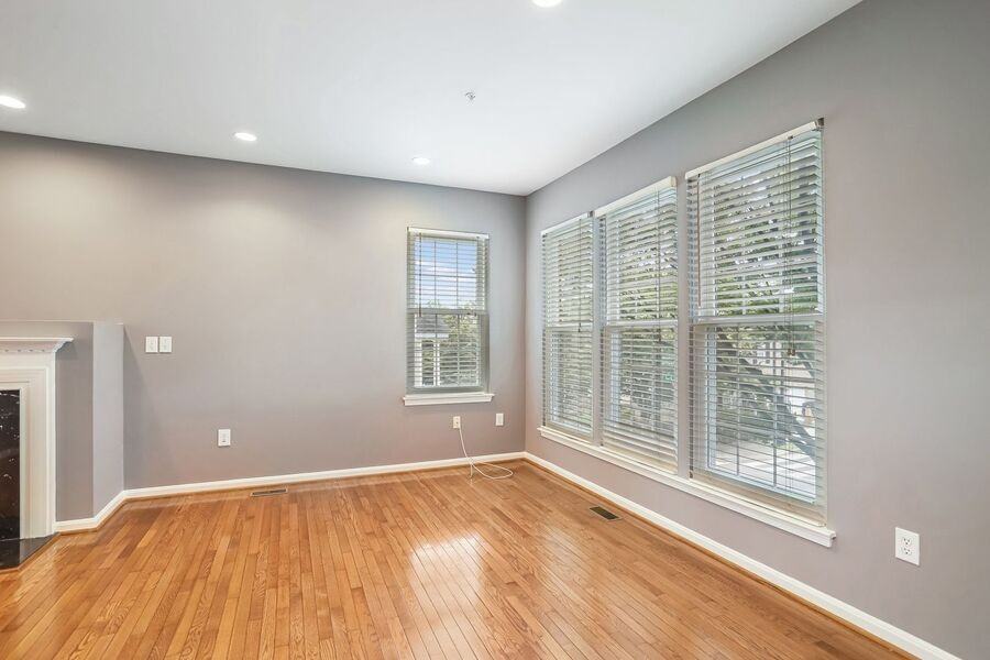 3322 Oxon Run Road Southeast - Photo 6 of 50