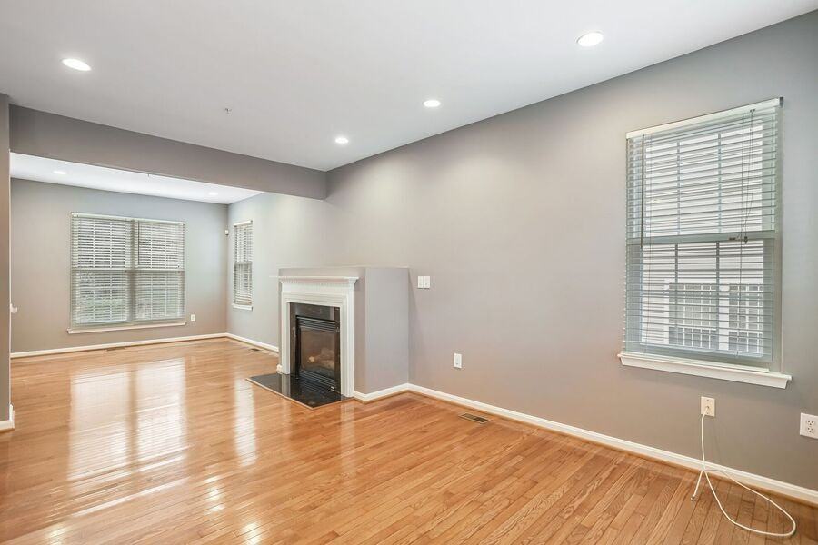 3322 Oxon Run Road Southeast - Photo 7 of 50