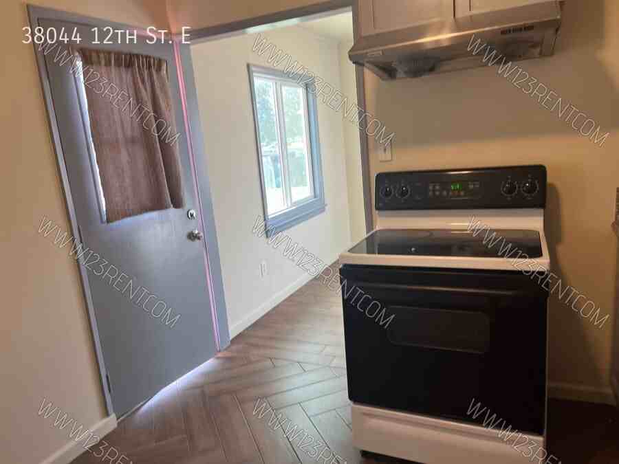 38044 12th St E - Photo 4 of 11