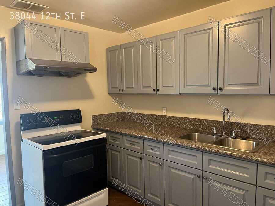 38044 12th St E - Photo 5 of 11