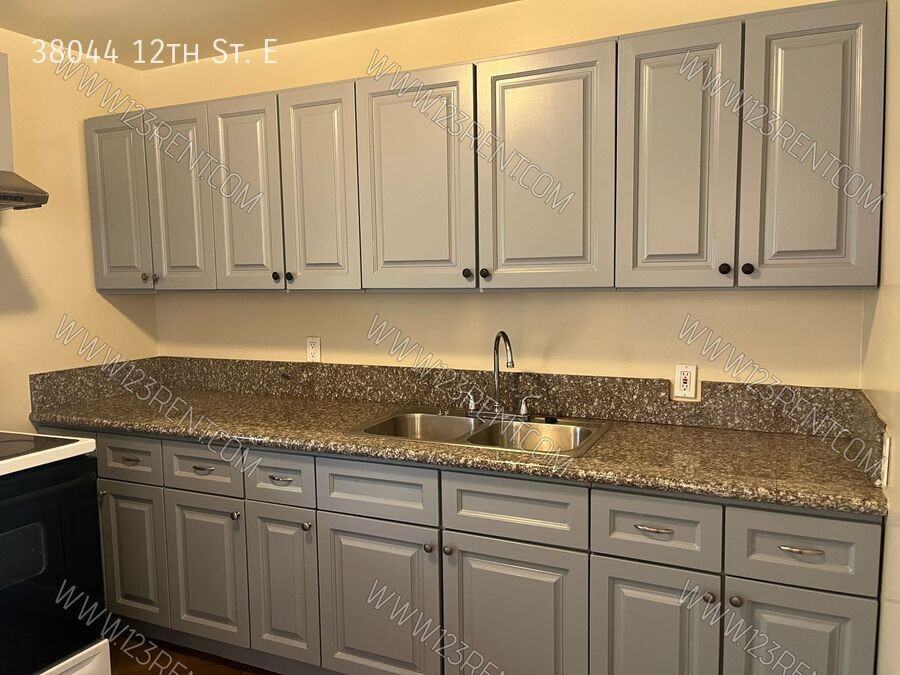 38044 12th St E - Photo 6 of 11