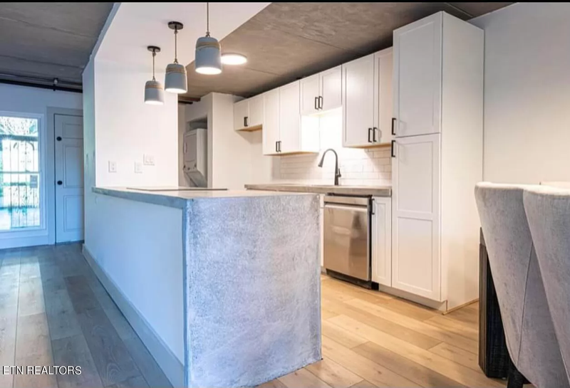 542 Berlin Dr - Photo 3 of 43