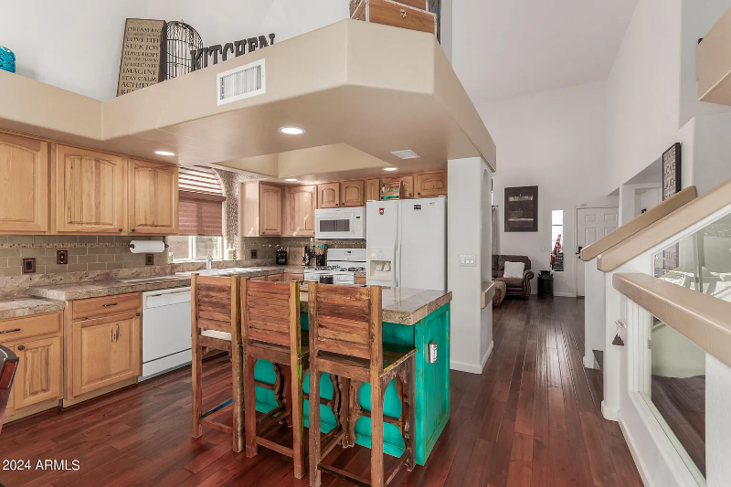 15755 W Redfield Rd - Photo 4 of 20