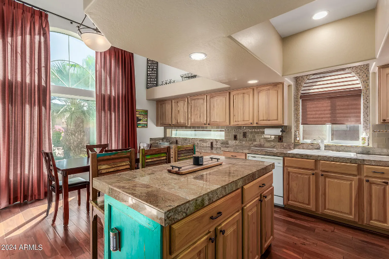 15755 W Redfield Rd - Photo 5 of 20