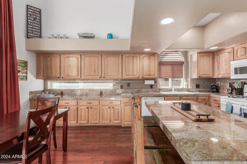 15755 W Redfield Rd - Photo 6 of 20