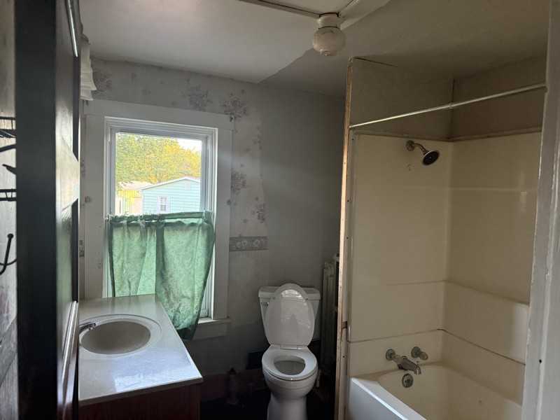 401 Loch Lomond Rd - Photo 2 of 9