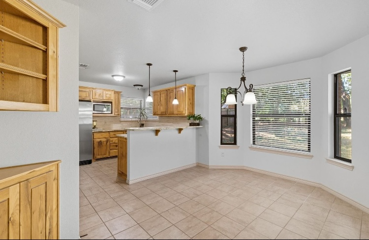 220 Moonlight Trl - Photo 4 of 11