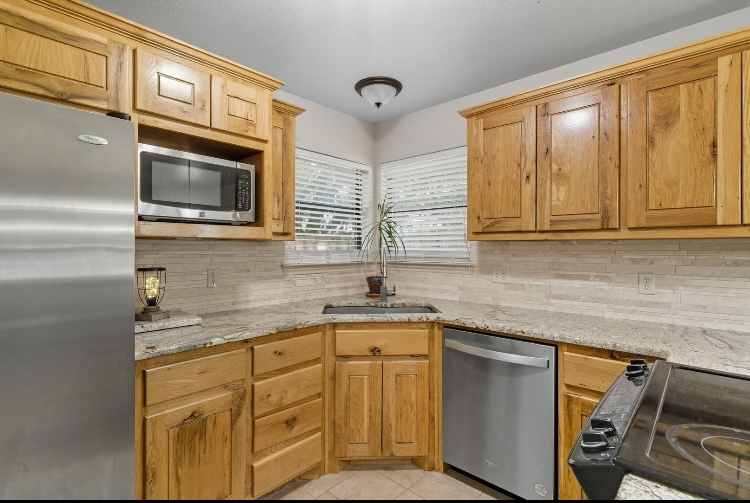 220 Moonlight Trl - Photo 5 of 11