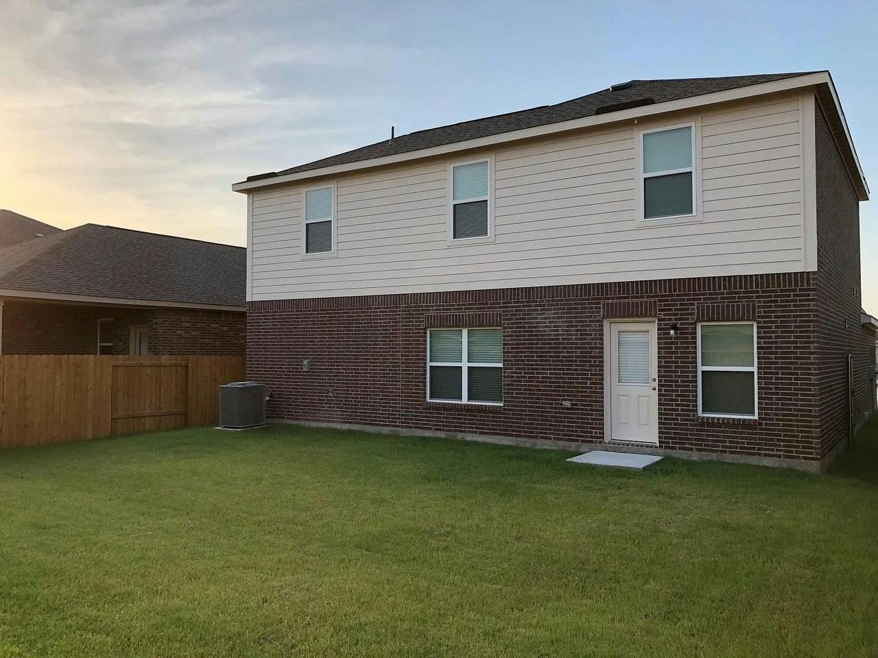 1613 White Mountain Way - Photo 2 of 20