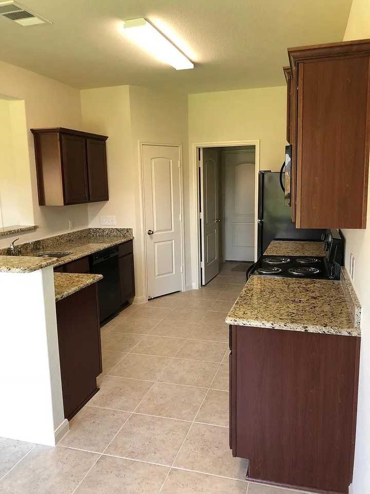 1613 White Mountain Way - Photo 4 of 20