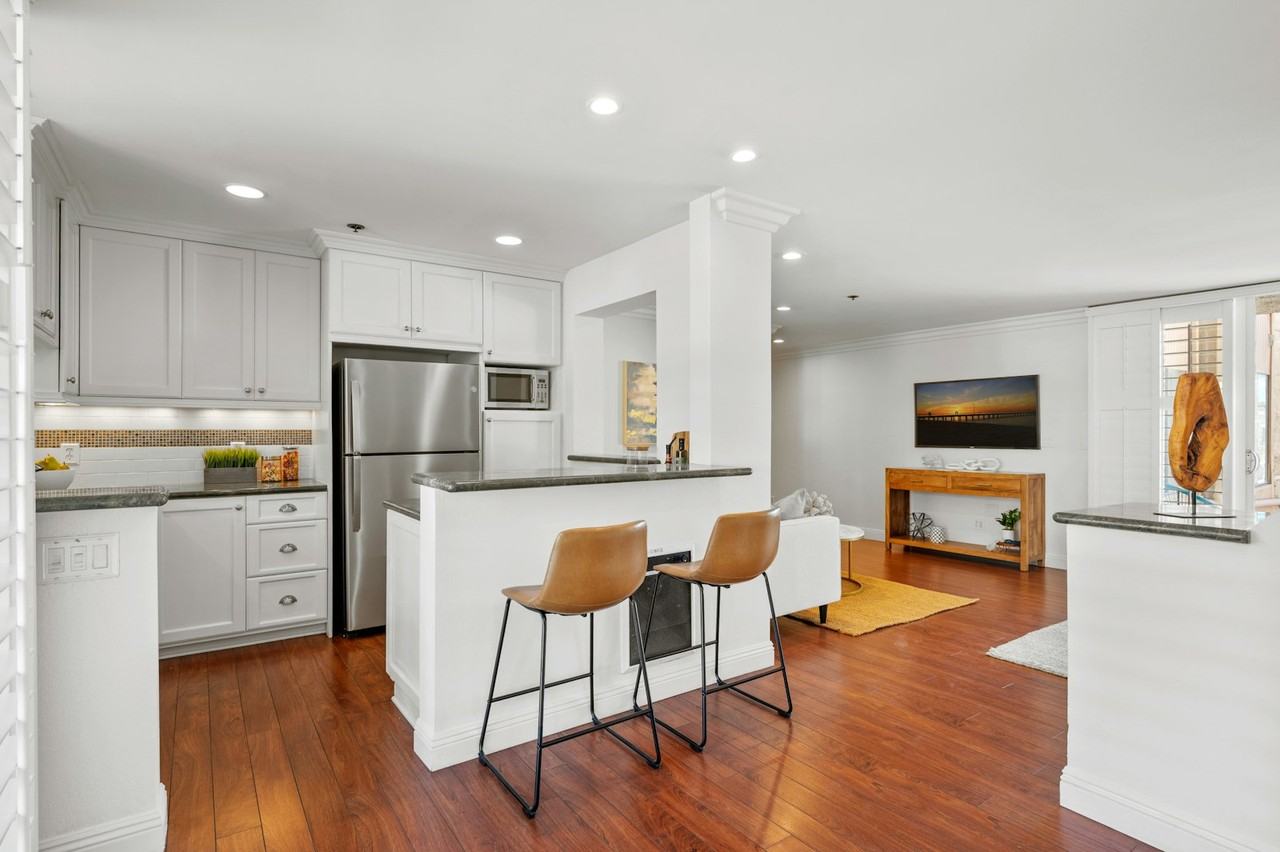 555 Esplanade, Unit 320 - Photo 7 of 50