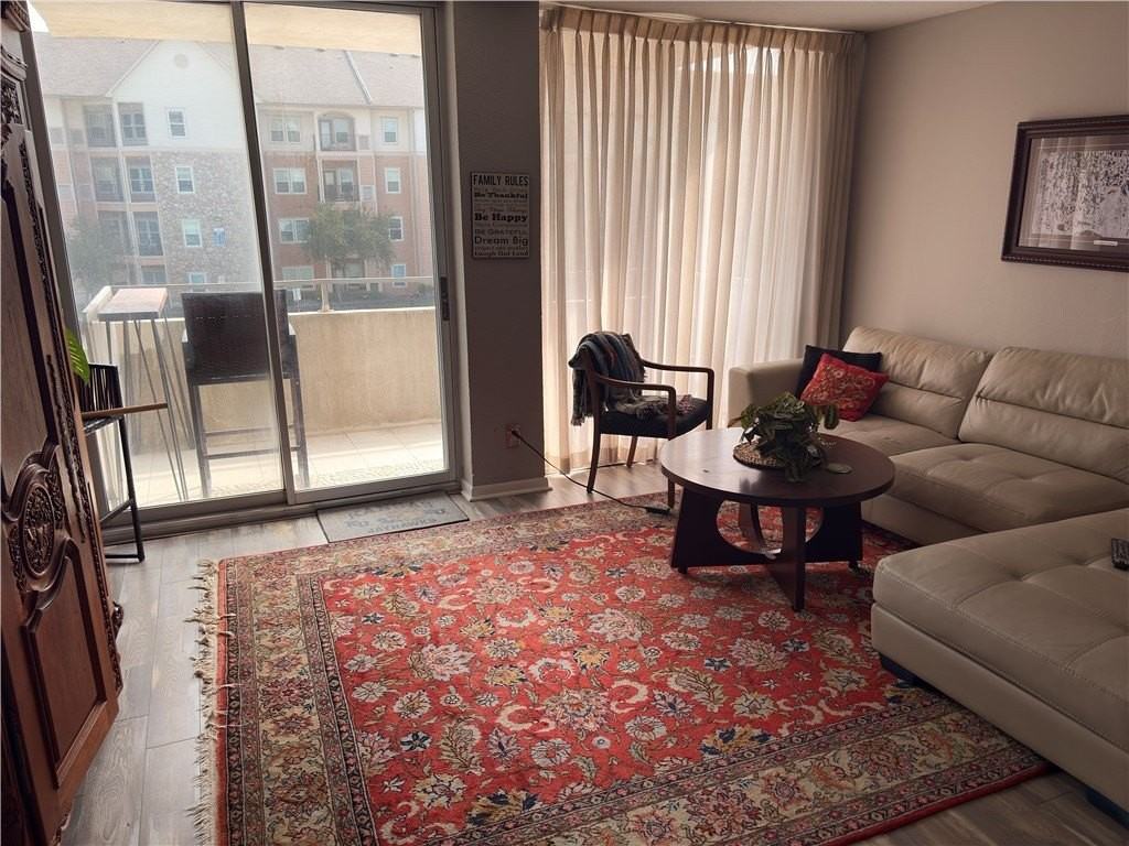 715 S Upper Broadway St Apt 304 #304 - Photo 2 of 12