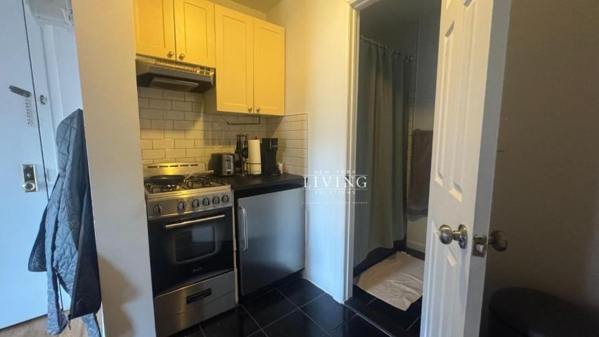 18 Cornelia Street - Photo 5 of 10