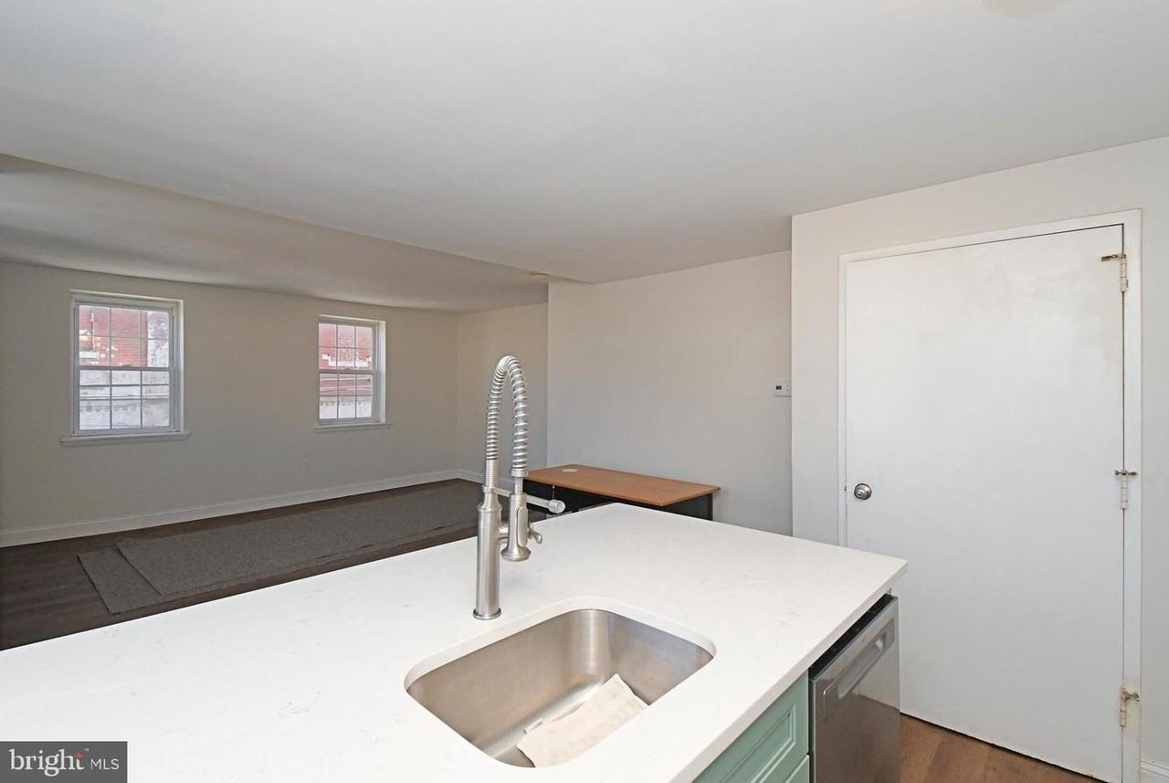 1554 N Lawrence St - Photo 5 of 27