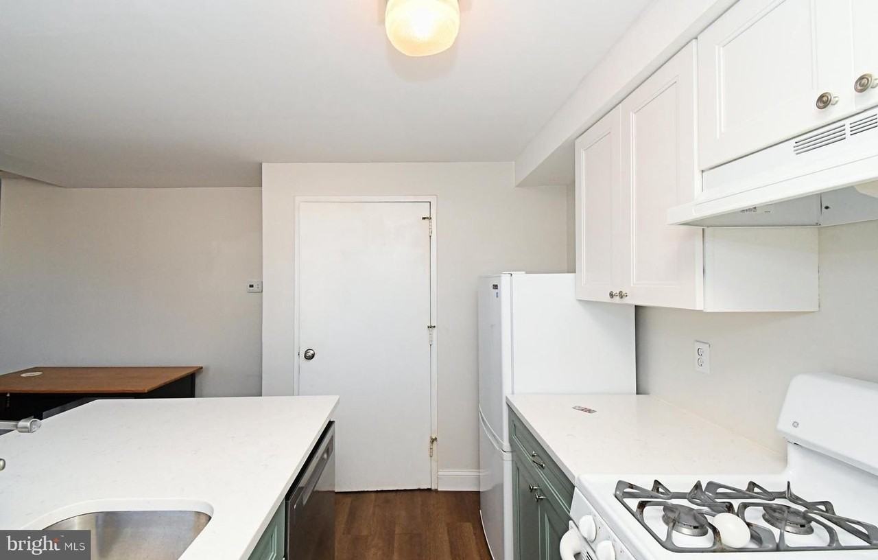 1554 N Lawrence St - Photo 6 of 27