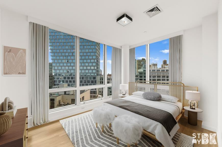 535 Clinton Avenue - Photo 5 of 10