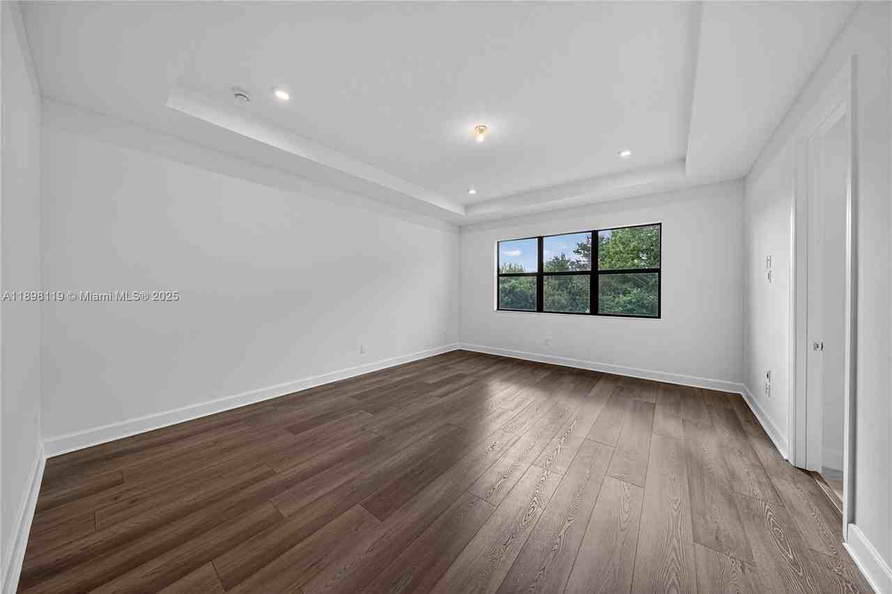 2722 Northwest 87th Terrace #NA - Photo 6 of 44