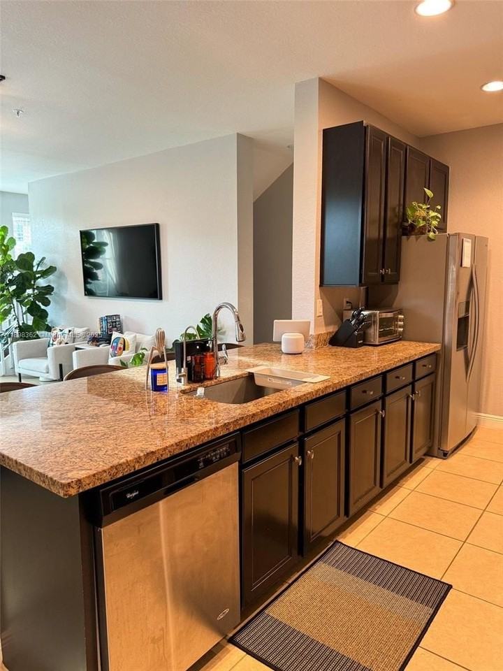 1006 Sw 147th Ave #10601 - Photo 6 of 38