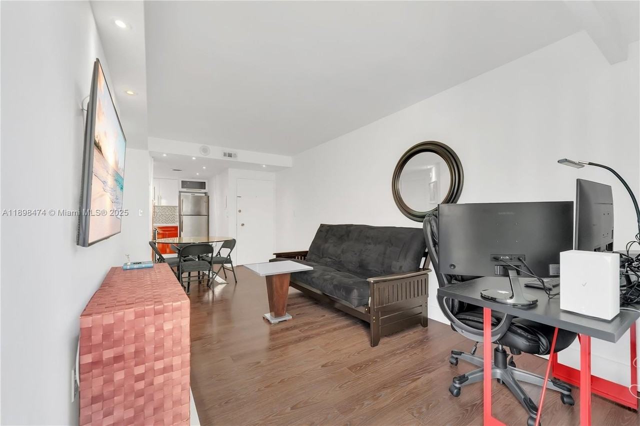 5555 Collins Ave #8P - Photo 7 of 28