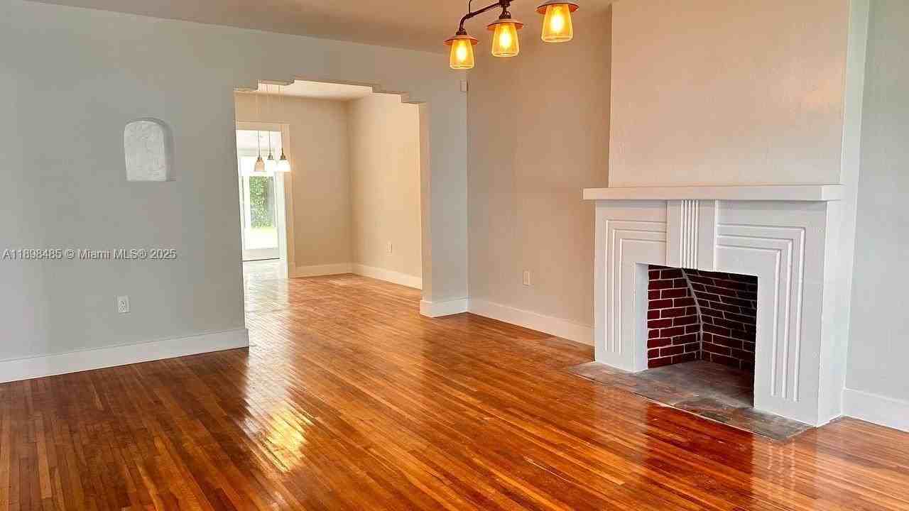 2474 Sw 24th Ter - Photo 6 of 44