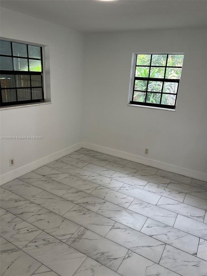 4421 Nw 33rd St #0 - Photo 3 of 27