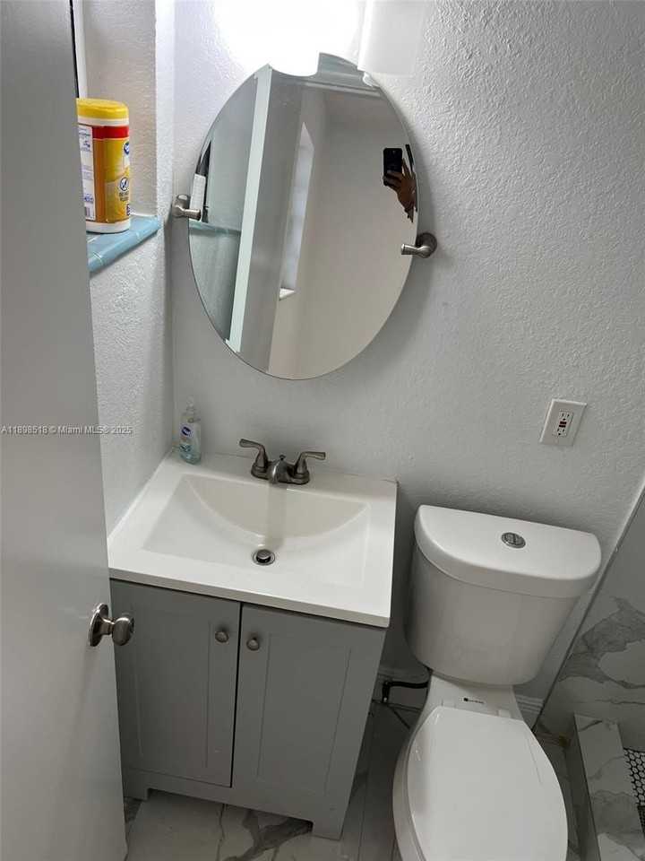 4421 Nw 33rd St #0 - Photo 6 of 27