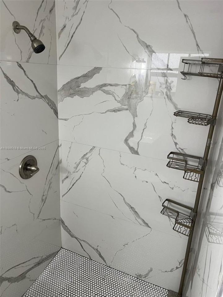 4421 Nw 33rd St #0 - Photo 7 of 27