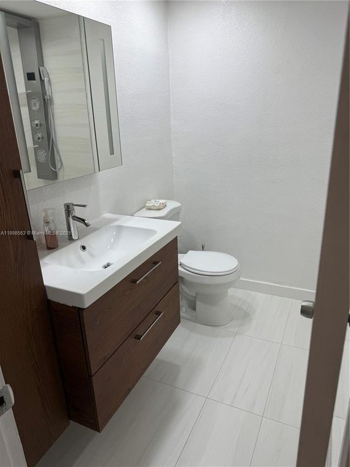 6705 N Kendall Dr #314 - Photo 6 of 24