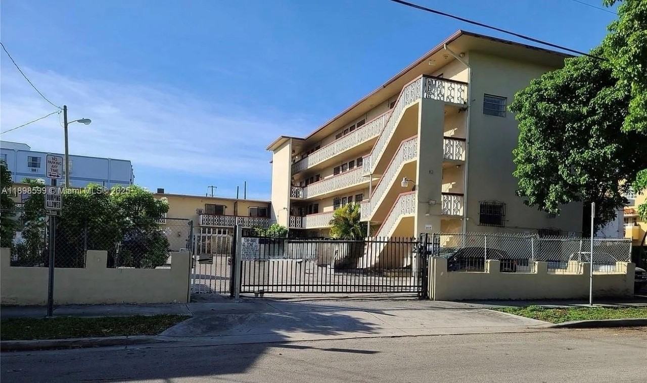 1220 Sw 5th St #17 - Photo 2 of 9