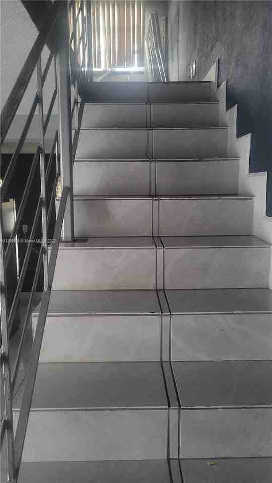 1220 Sw 5th St #17 - Photo 3 of 9