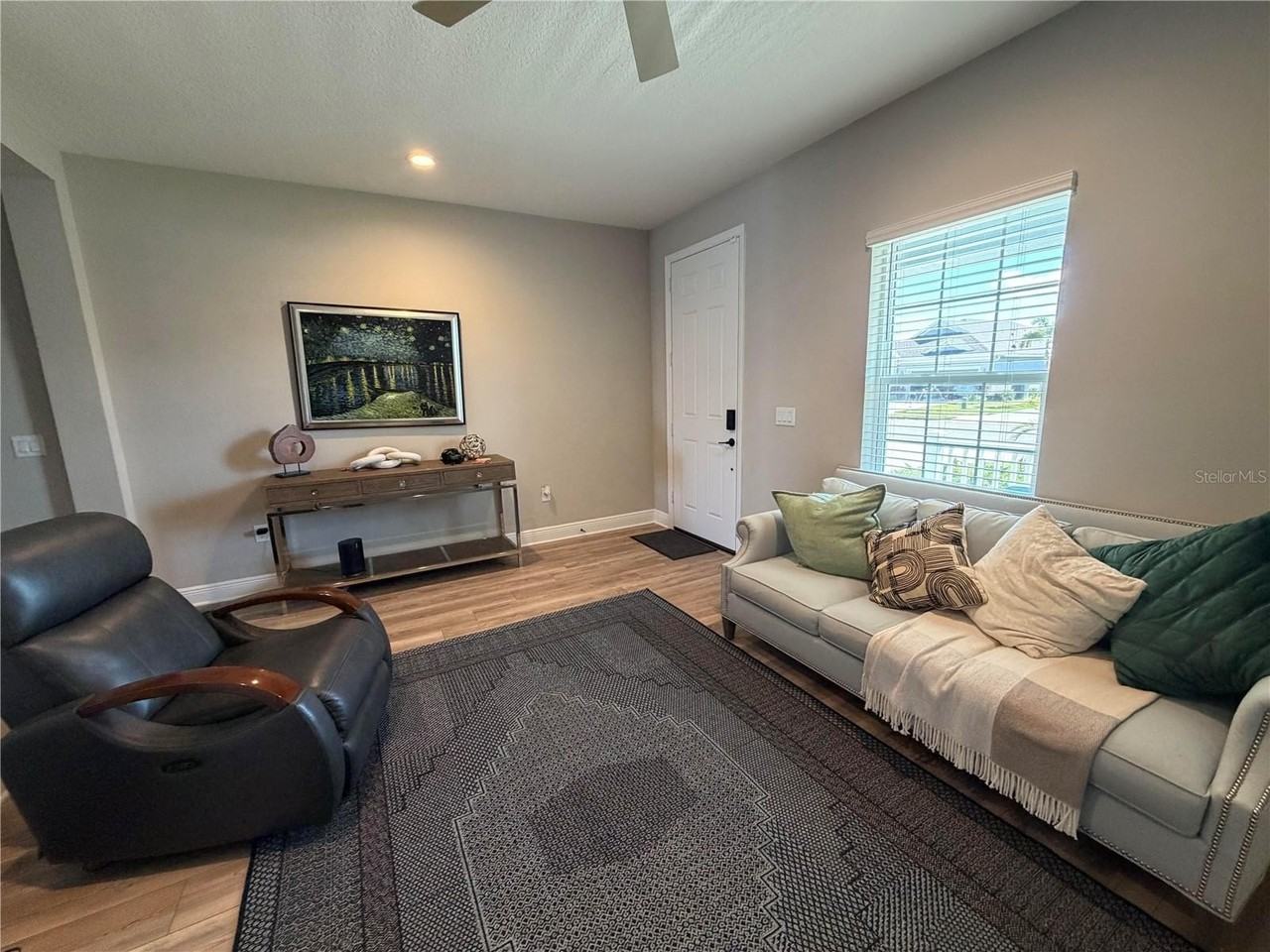 10710 Falling Leaf Ct - Photo 5 of 28