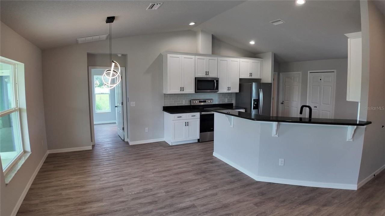 107 N Buchannon Ter - Photo 3 of 32