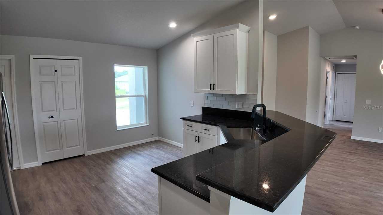 107 N Buchannon Ter - Photo 6 of 32