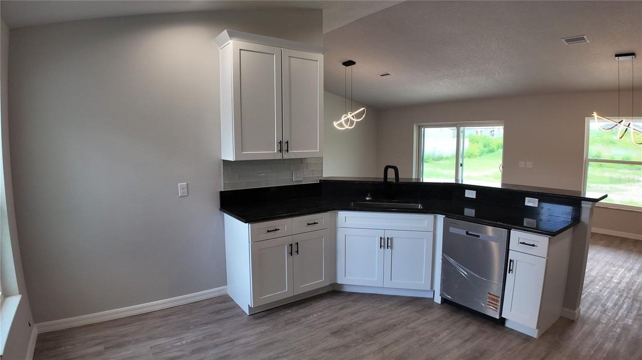 107 N Buchannon Ter - Photo 7 of 32