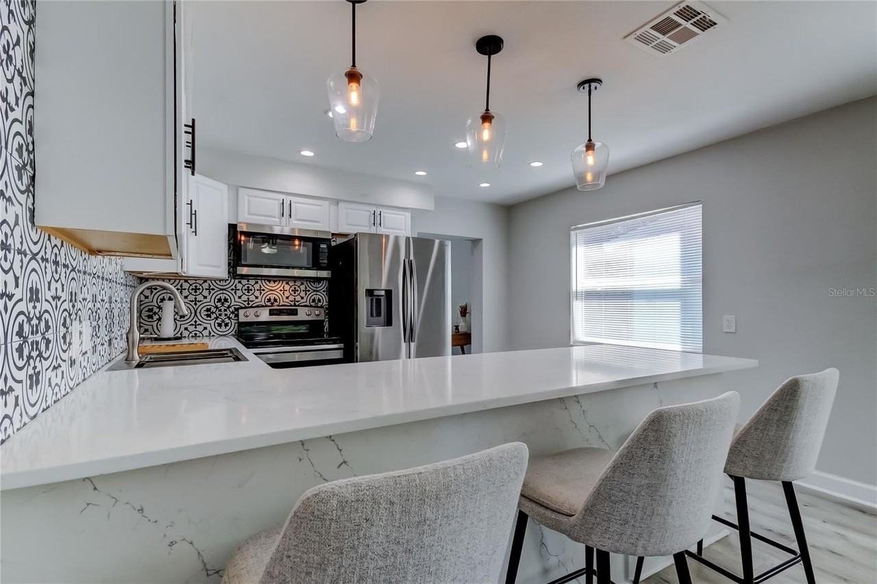 439 34th Ave N - Photo 6 of 40