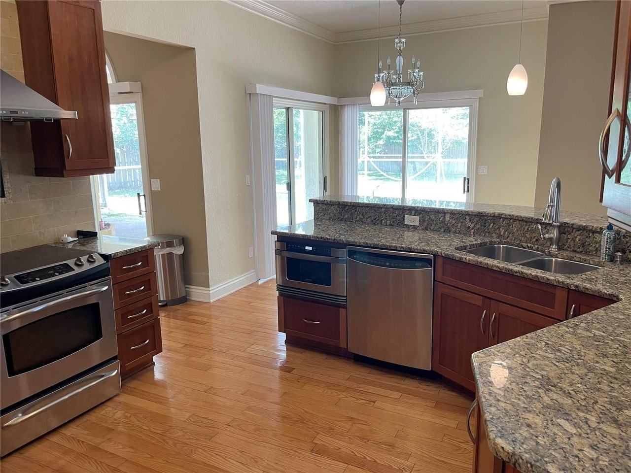 2772 Challenger Dr - Photo 7 of 33