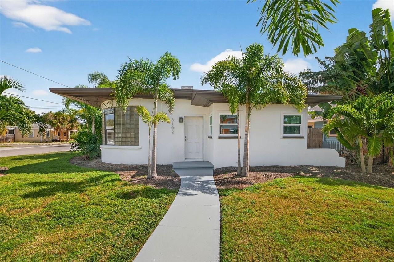 3102 Dupont St S - Photo 2 of 33