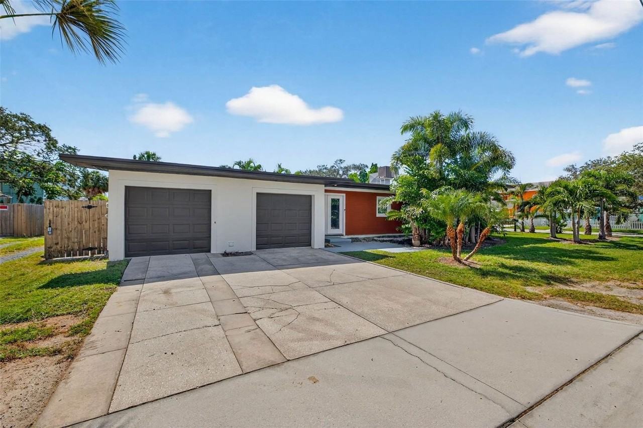 3102 Dupont St S - Photo 4 of 33