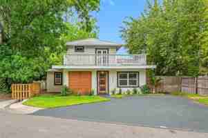 featured image of 2851 W Bay Ave