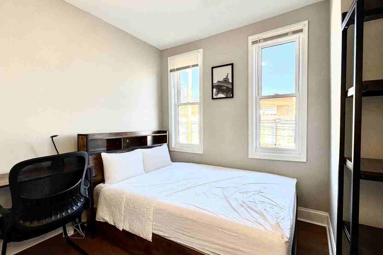 N Luzerne Ave - Photo 4 of 4