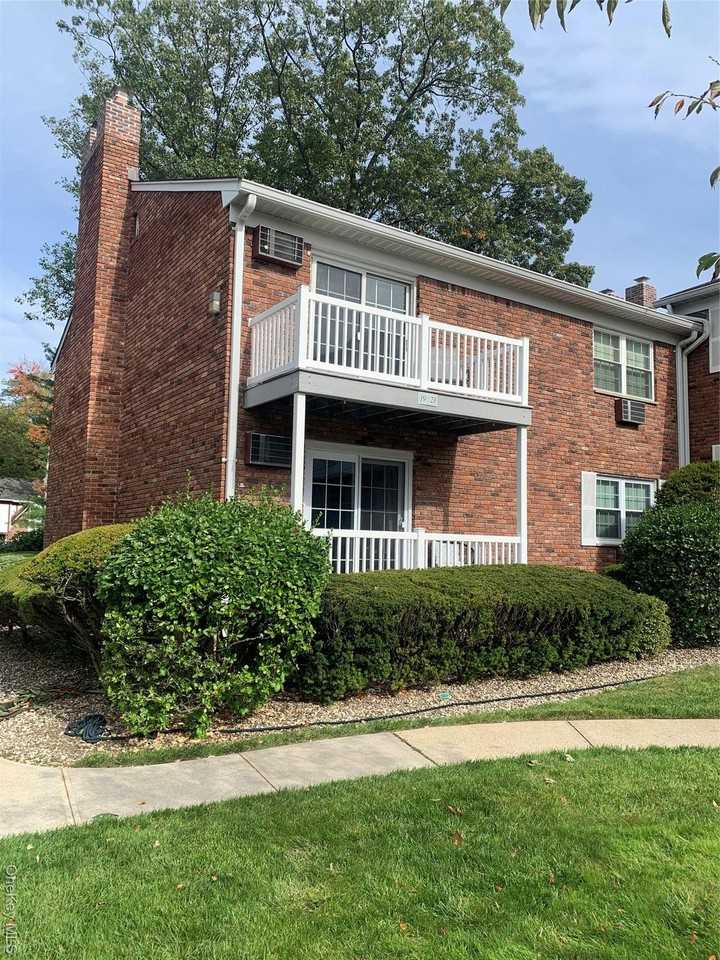 23 Doxbury Lane - Photo 3 of 26