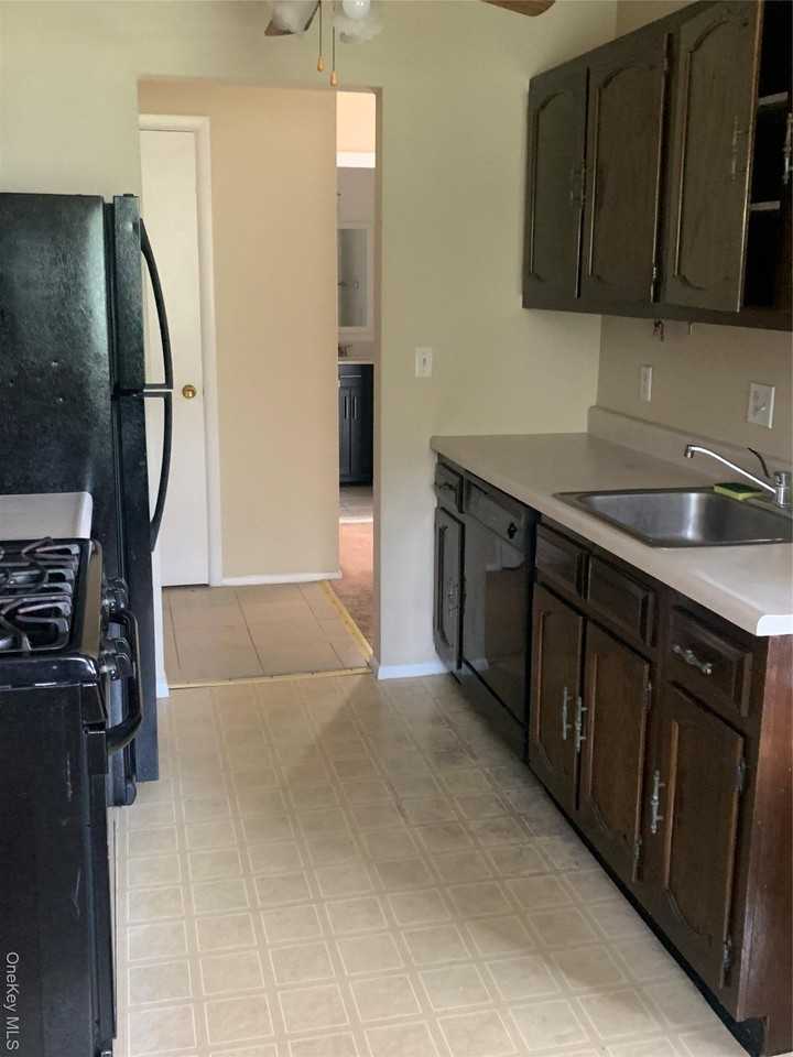 23 Doxbury Lane - Photo 4 of 26