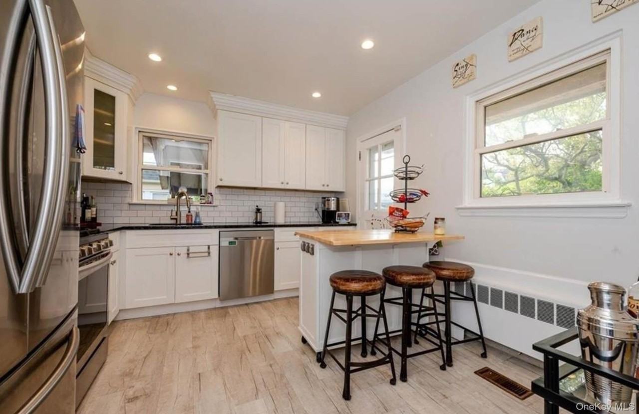 365 E Walnut St - Photo 4 of 18