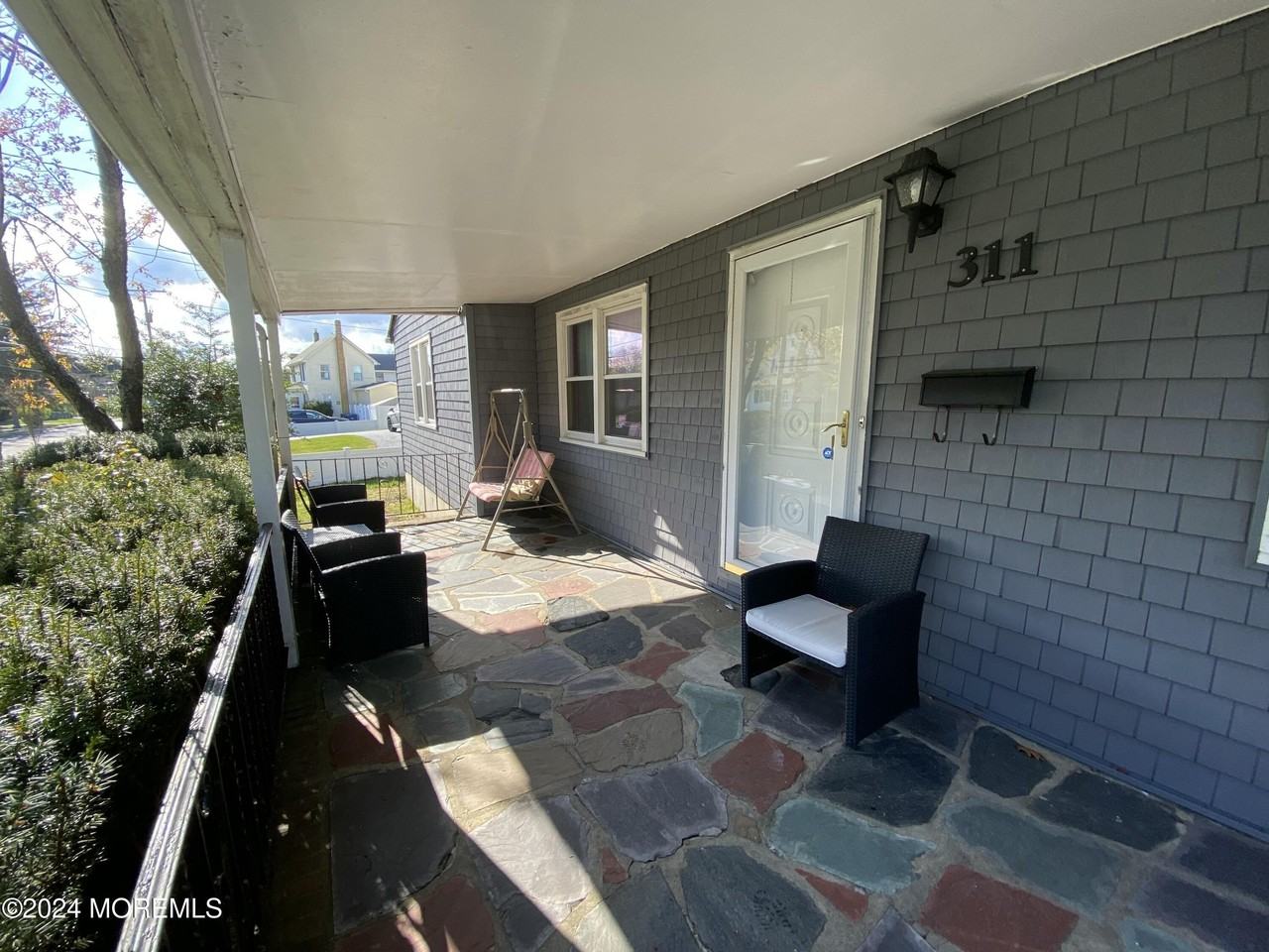 311 Roosevelt Ave - Photo 2 of 13