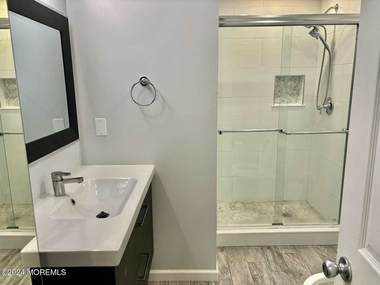 311 Roosevelt Ave - Photo 6 of 13