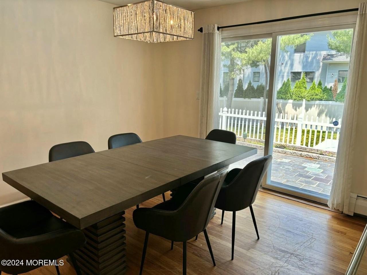 311 Roosevelt Ave - Photo 7 of 13