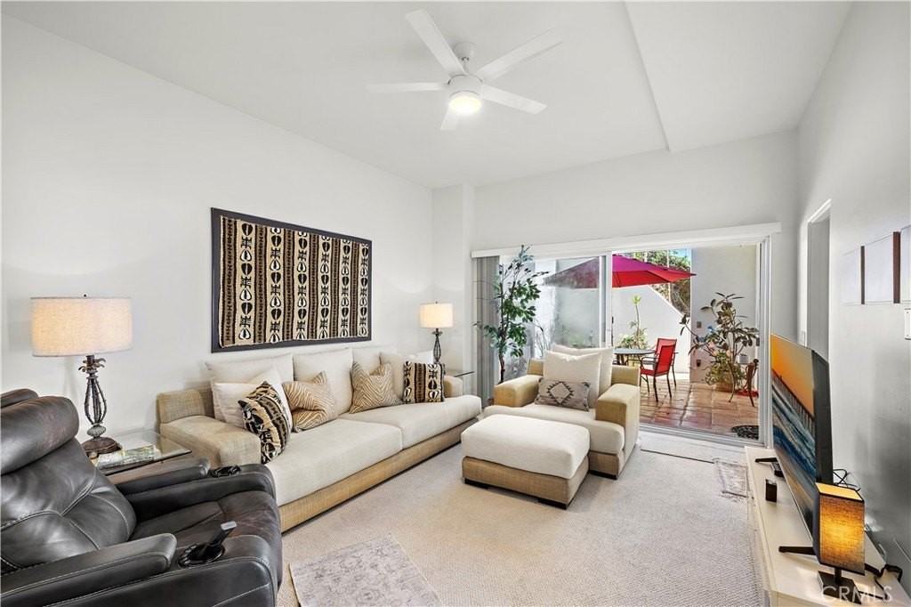 1050 Skyline Dr - Photo 6 of 33